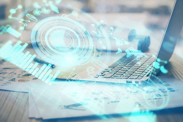 İş teması simgelerinin çoklu pozlandırılması ve bilgisayar geçmişi olan çalışma alanı. Başarı kavramı.