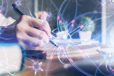 El üstünde tutulan nöron hologramı. Araştırma ve öğrenim kavramı. Çift pozlama