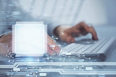 Bilgisayar geçmişi üzerinde çalışan bir adamla çok sayıda teknolojik çizime maruz kalmış. Yenilik kavramı.