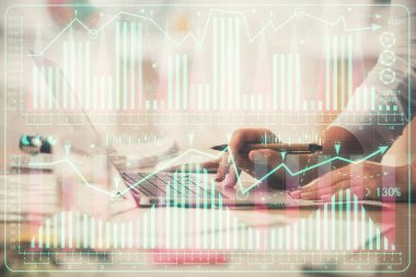 Bilgisayarda ve ön x grafik hologram çiziminde kadın eli yazarken çift pozlama. Borsa yatırım kavramı.