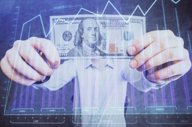 Finansal grafiğe çoklu pozlama hologram, Amerikan dolarları ve insan eli. Analiz kavramı.