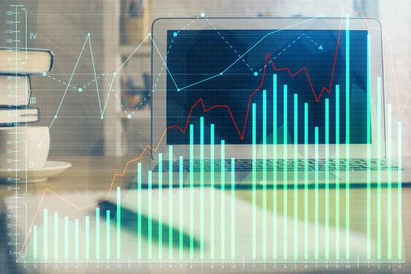 Doppelte Belichtung Von Diagramm Und Finanzinformationen Und Arbeitsbereich Mit Computerhintergrund — Stockfoto