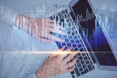 Bilgisayar ve ön x çizim hologramı üzerinde çalışan kadın elleri çift pozlama. Üst Manzara. Mali analiz kavramı.