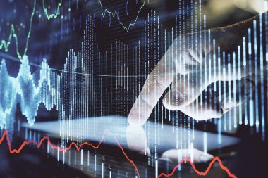 Bir adamın elini tutarken ve dijital bir cihaz ve ön grafik çizimi kullanırken çift pozlama. Finansal piyasa kavramı.