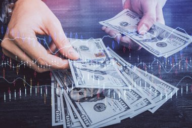 Finansal grafiğe çoklu pozlama hologram, Amerikan dolarları ve insan eli. Analiz kavramı.