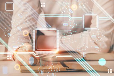 Teknoloji simgeleriyle beyaz gömlekli bir adam. - Evet. Çifte maruziyet. Ağ ve veri kavramı.