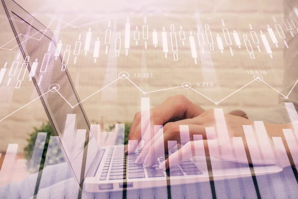 Multi Eksponering Kvindelige Hænder Skrive Computer Forex Diagram Hologram Tegning - Stock-foto