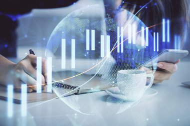 Ön x grafik çizimine çift pozlama hologram ve cep telefonu kullanan bir kadın. Borsa konsepti.