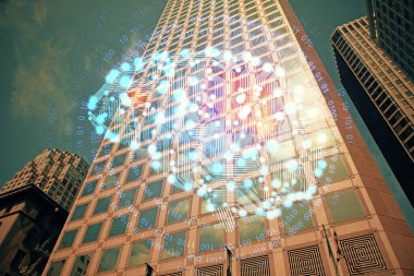 Şehrin arka planına beyin hologramı çizimi. Çifte maruz kalma. Beyin fırtınası konsepti.