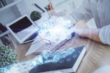 Teknoloji kodlama hologramıyla kadın elinin arka planda çoklu pozlanması. Veri kavramı.