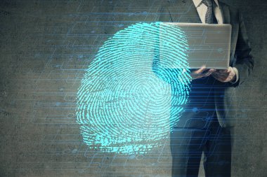 Arka planda bilgisayar üzerinde çalışan iş adamı ile parmak izi hologramı. Güvenlik kavramı. Çift pozlama.