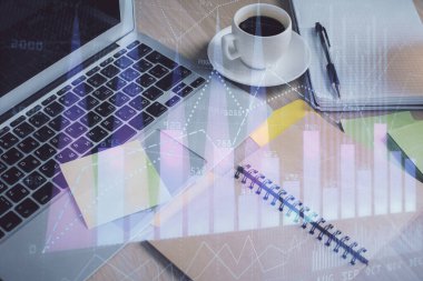 Önx grafik çizimi ve masaüstü ile kahve ve masa arkasındaki öğelerin çoklu pozlandırılması. Finansal piyasa ticareti kavramı