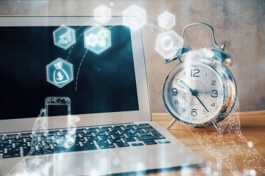 Bilgisayar, teknoloji temalı hologramla birlikte ofiste. Çifte maruziyet. Teknoloji kavramı.