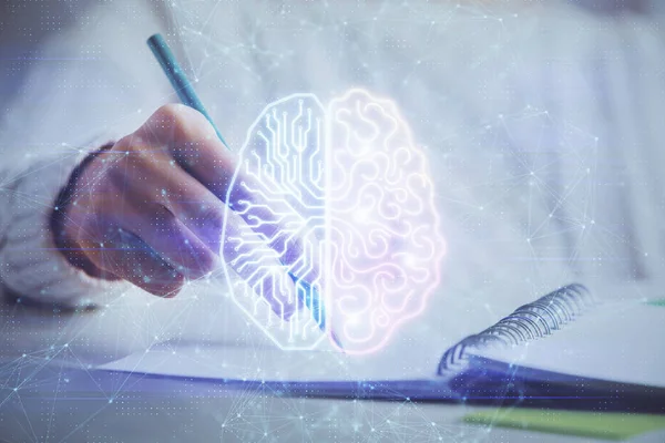 Multi exposition de la main d'écriture sur fond avec hologramme du cerveau. Concept d'auto-apprentissage. — Photo