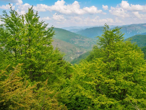 黑山山风景和蓝天 美丽的大自然 — 图库照片