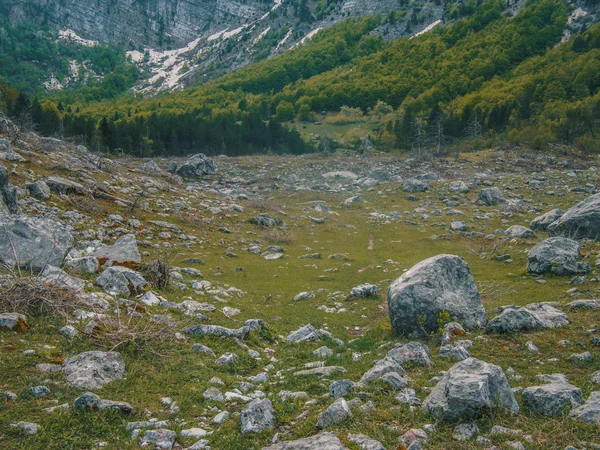Czarnogóry góry krajobraz i niebieski niebo, piękne natura — Zdjęcie stockowe