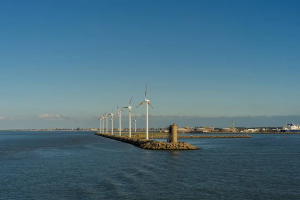 Turbine Eoliche Vicino Porto Nella Zona Industriale — Foto Stock