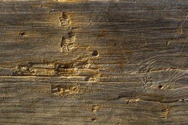 Koyu eski ahşap tahtalar, doğal olarak eski ahşap. Manzara yukarıdan..