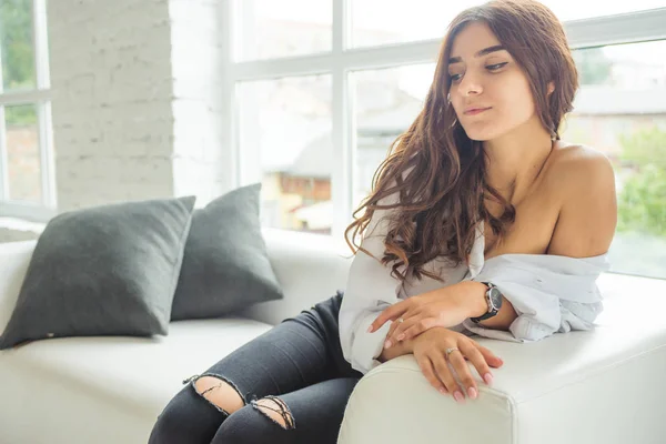 Young Cute Sexy Charming Conceived Girl Glasses Sits White Sofa — Stock Photo, Image