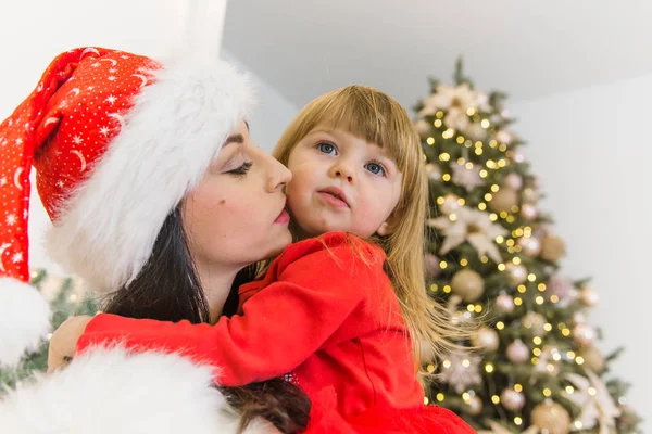 Little Pretty Little Blonde Girl Her Mother Paws Tree Festive — Stock Photo, Image