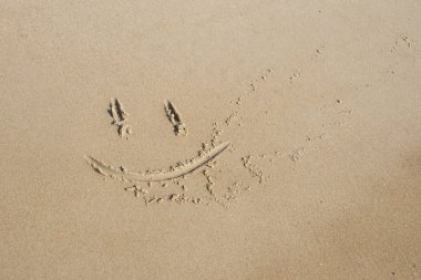 gülümsemek gülümseyen ıslak kum denize yakın