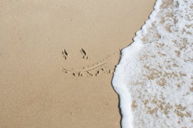 gülümsemek gülümseyen ıslak kum denize yakın