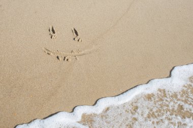 gülümsemek gülümseyen ıslak kum denize yakın