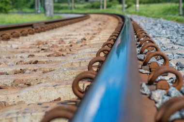 Demiryolu tuval, demiryolu parça, dağ diken diken, dağlar orman, ağaçlar, dağlar demiryolu parça