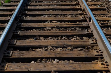 Demiryolu tuval, demiryolu parça, dağ diken diken, dağlar orman, ağaçlar, dağlar demiryolu parça