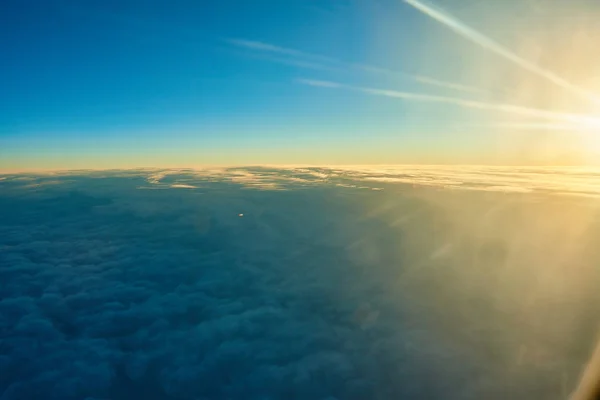 Céu Azul Sobre Nuvens Fofas — Fotografia de Stock