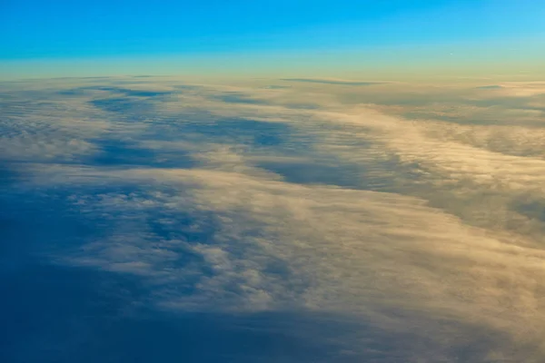 Céu Azul Sobre Nuvens Fofas — Fotografia de Stock