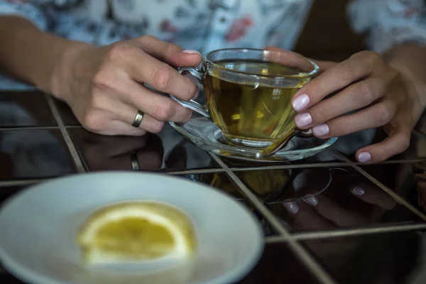 Girl Drinks Green Tea Transparent Pit Table Lemon Plate — Stock Photo, Image