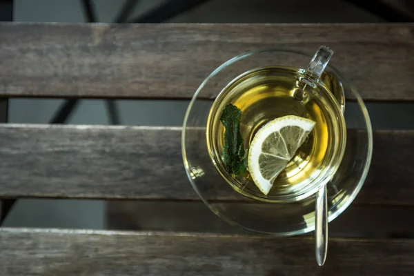 Glas Genomskinligt Glas Med Skål Spenat Grönt Med Myntablad Och — Stockfoto