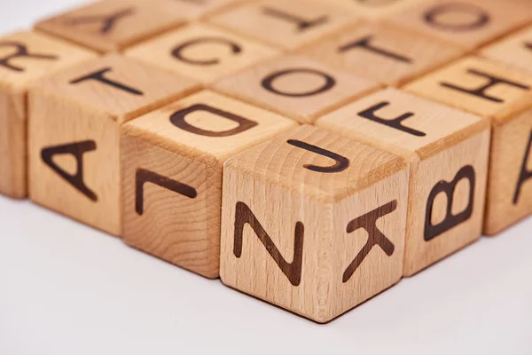 Cubos Madeira Fundo Branco Várias Letras Caóticas — Fotografia de Stock