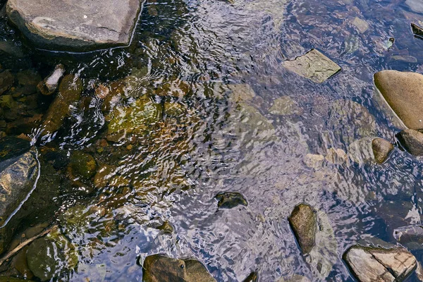 Mountain River Berg Natur Gröna Skogar Och Försiktigt Blå Himmel — Stockfoto