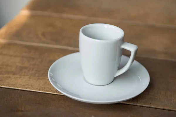 Fehér Csésze Egy Csészealj Kifejez Fából Készült Háttér — Stock Fotó