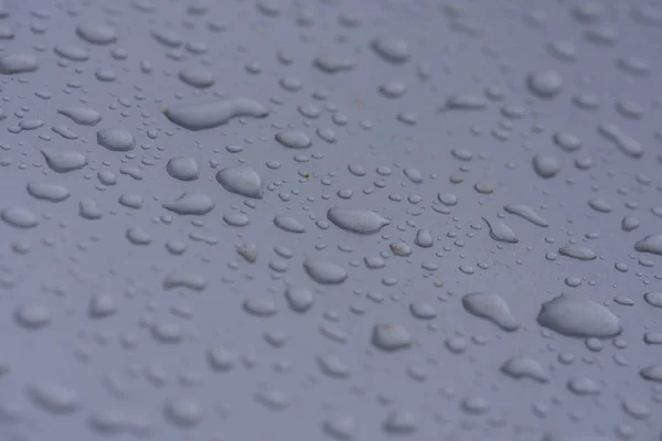 Regentropfen Auf Einer Grauen Metalloberfläche — Stockfoto