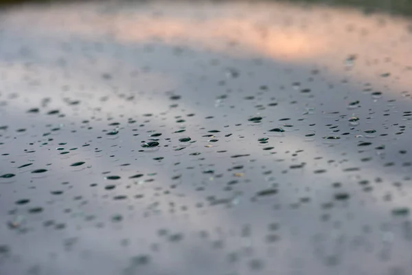 Regentropfen Auf Einer Glasoberfläche — Stockfoto