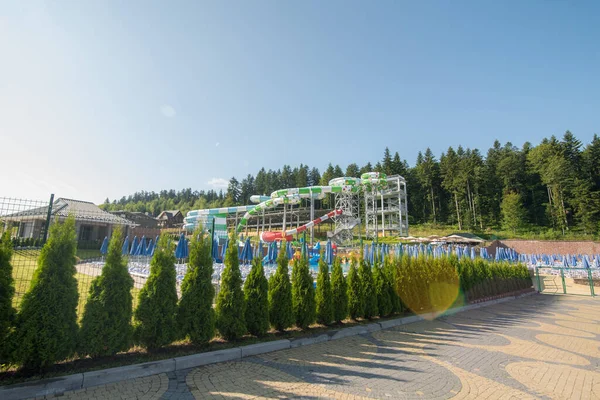 Parque Aquático Parque Aquático Colorido Escorrega Beira Piscina Férias Verão — Fotografia de Stock