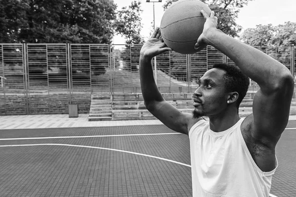 Fekete Fehér Fotó Portré Fiatal Fekete Afro Amerikai Kosárlabda Játékos — Stock Fotó