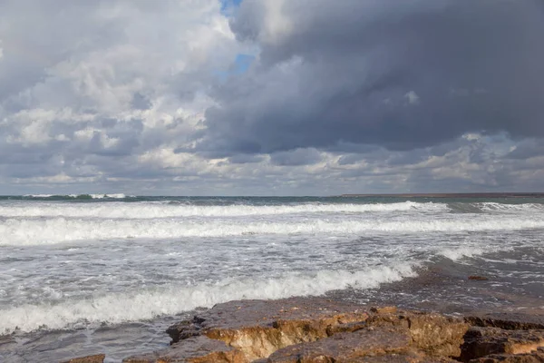 Havsbotten Och Moln Över Havet Övergiven Havsstrand — Stockfoto