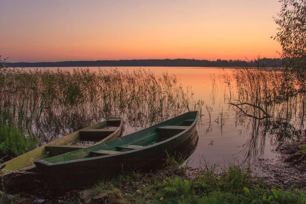 Hajók Part Közelében Naplementekor — Stock Fotó