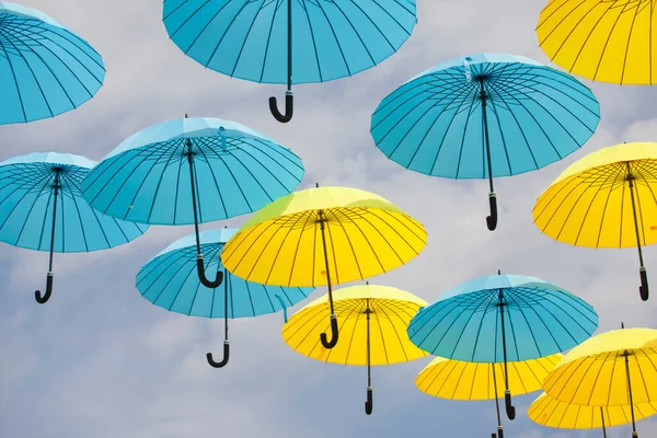 Színes Esernyő Háttér Színes Esernyők Égen Utcai Dekoráció — Stock Fotó