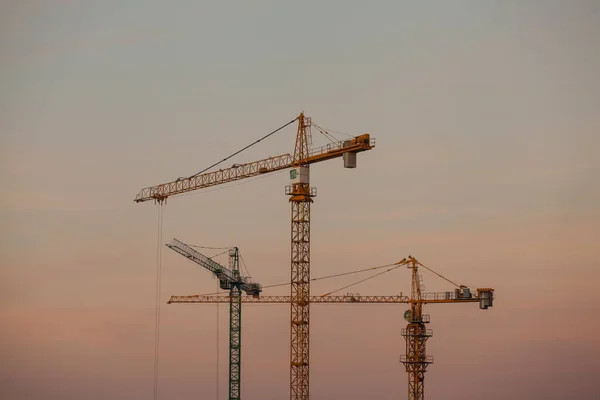 Sitio Construcción Con Grúas Fondo Del Cielo Torre Construcción Grúas — Foto de Stock