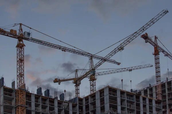 Lugar Construcción Con Grúas Sobre Fondo Del Cielo Nocturno — Foto de Stock