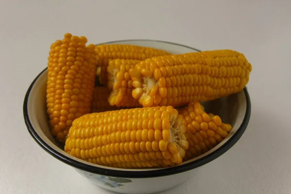 一碗烧焦的玉米芯 — 图库照片
