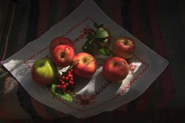 Martwa Natura Czerwonymi Jabłkami — Zdjęcie stockowe