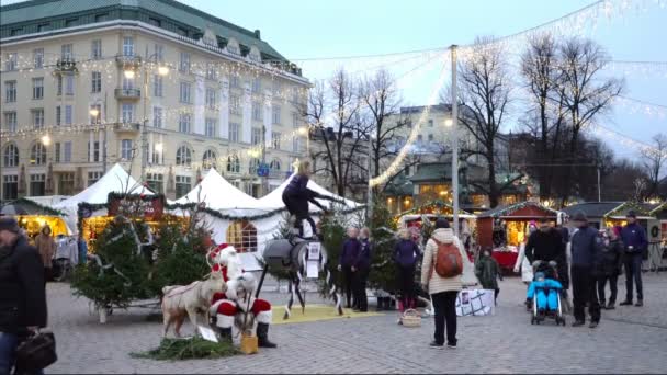People on the Christmas Market in the center of City — Stock Video
