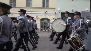 Fin Savunma Kuvvetleri askeri band Helsinki merkezinde ücretsiz kamu konser ve geçit töreni gerçekleştirir
