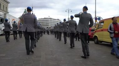 Fin Savunma Kuvvetleri askeri band Helsinki merkezinde ücretsiz kamu konser ve geçit töreni gerçekleştirir